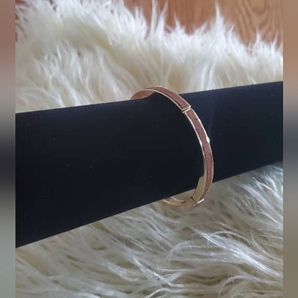 Gold Color Elegant Classic Cuff Bangles Bracelets For Women. 🌴 - Picture 5 of 9